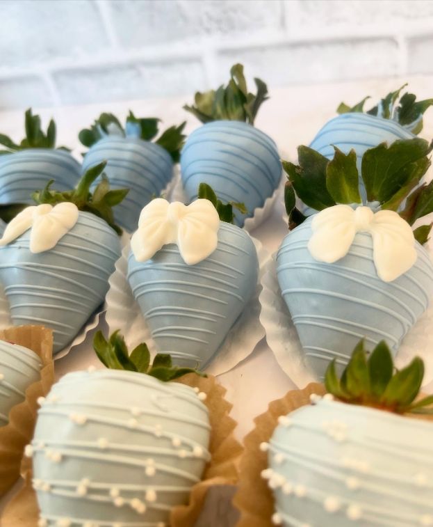 Sweet Natalia blue and white chocolate-covered strawberries with decorative bows
